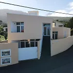 White Pico Apartment *
