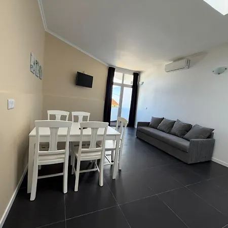 Apartment White Pico *